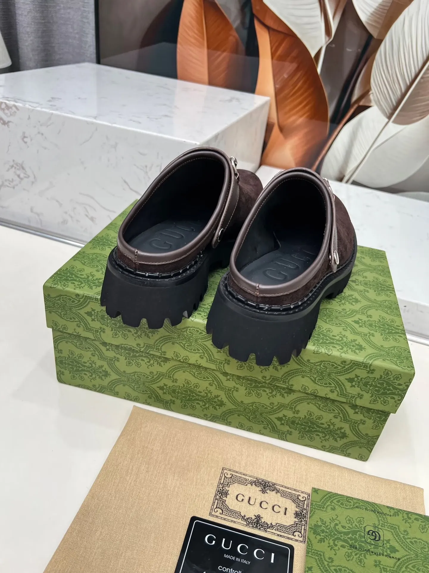 👟👟Ex-factory price 480👟👟 GUCCI British-style fashion slippers, lazy design back stumbling ➕thick sole increased height, empty back shape looming with exposed ankles, super cool when walking, age-neutral style, wide audience, Fabric: cowhide, mercerized cow suede Lining/foot pad: cowhide Outsole: foam outsole Heel height: 5cm Number of yards: 35-42 (customized numbers at both ends) Color: 4 colors available: black, brown, and military green Packing: card, bag
